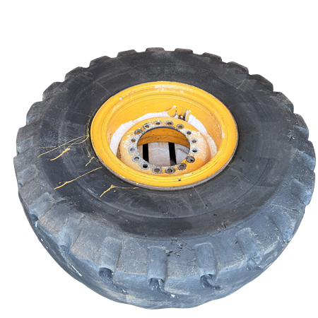 Däck på fälg 20,5x25